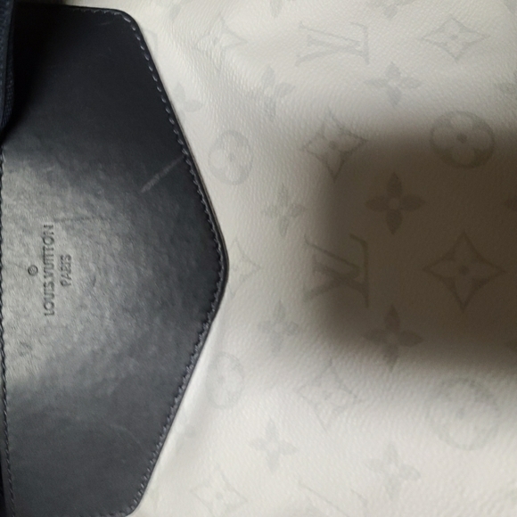 White and Navy Men's LV backpack - Picture 5 of 9